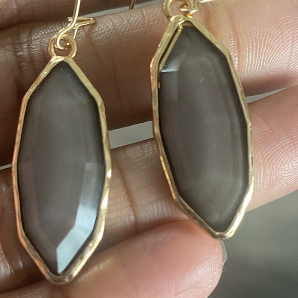 Handmade stone drop earring with hook - Picture 2 of 3